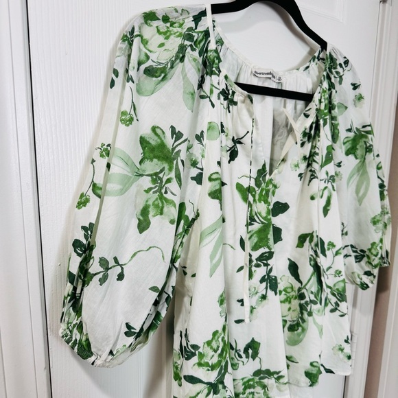 NWT Abercrombie & Fitch Floral Peasant Top XS - Picture 2 of 7